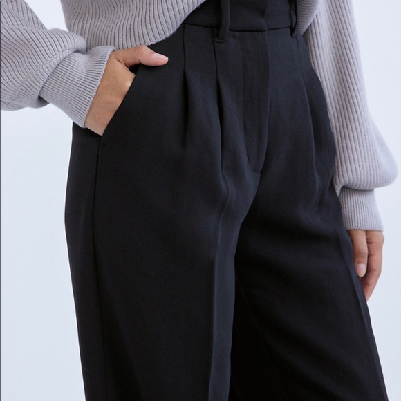 Brand: Wilfred Carrot pants
Size: 4
Colour: black
Condition: brand new UNWORN! - Picture 2 of 3